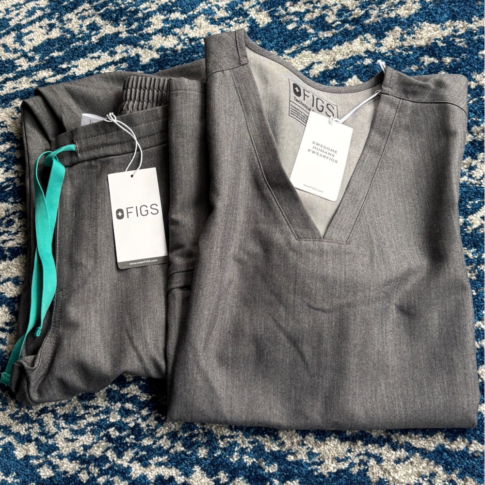 Figs Graphite Gray NWT Scrub Set Small